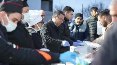 Eskişehir B&uuml;y&uuml;kşehir Belediyesi tarafından ramazan ayı dolayısıyla G&uuml;ny&uuml;z&uuml;&rsquo;nde d&uuml;zenlenen iftar