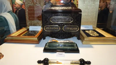 Gaziantep B&uuml;y&uuml;kşehir Belediyesi ev sahipliğinde d&uuml;zenlenen Mukaddes Emanetler Sergisi, B&uuml;y&uuml;kşehir