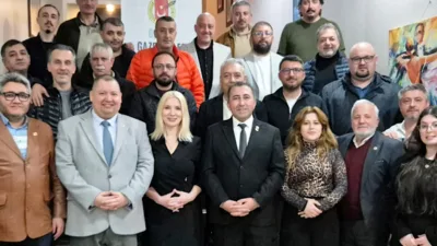 Gemlik’te gazetecilik mesleğinin temsilcilerini aynı sofrada buluşturan organizasyon, hem Ramazan’ın