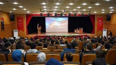 Giresun Cumhuriyet Başsavcılığı&nbsp;ile&nbsp;Giresun &Uuml;niversitesi&nbsp;iş birliğinde, gen&ccedil;leri dijital d&uuml;nyadaki riskler ve