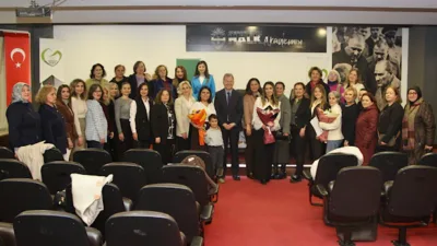 Belediye Halk Akademisi’nde gerçekleştirilen etkinlikte, dijitalleşen dünyada kadın emeğinin önemi