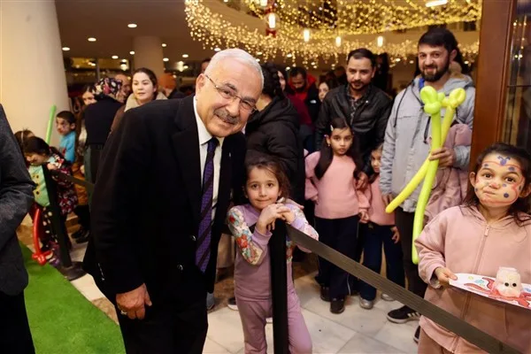 Gün boyu esnaf ve hane ziyaretleri gerçekleştiren Başkan Güler, iftar