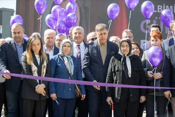 İzmir Büyükşehir Belediye Başkanı Cemil Tugay, Güzelbahçe Belediyesi tarafından Yelki