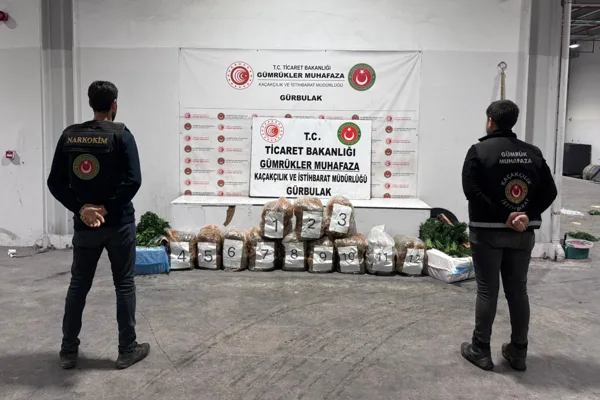 Ticaret Bakanlığı G&uuml;mr&uuml;kler Muhafaza ekipleri tarafından ger&ccedil;ekleştirilen &uuml;&ccedil; ayrı operasyonda,