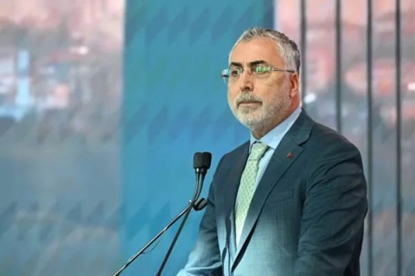 &Ccedil;alışma ve Sosyal G&uuml;venlik Bakanı Vedat Işıkhan, sağlık alanında y&uuml;r&uuml;t&uuml;len