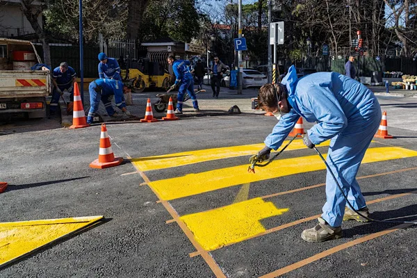 İzmir Büyükşehir Belediyesi Ulaşım Dairesi Başkanlığı ekipleri, kent merkezindeki trafik