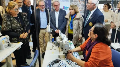 İzmir Büyükşehir Belediyesi’nin, İzmir’de yaşayan ve dikişe ilgi duyan kadınların