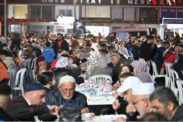 Sütçüler Mahallesi pazar alanında Gazi, Habibler, Hüsnü Karakaş ve Sütçüler