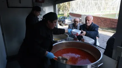 Konak Belediyesi, Ramazan ayında dayanışmayı güçlendirmek için Zafertepe Mahallesi’nde iftara