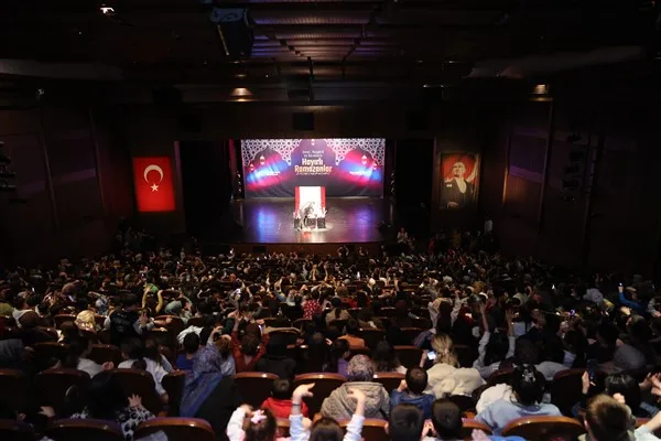 Cennet K&uuml;lt&uuml;r ve Sanat Merkezi&rsquo;nde d&uuml;zenlenen etkinlikler arasında Aile Tesbihi,