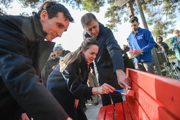 8 Mart Dünya Kadınlar Günü kapsamında gerçekleştirilen etkinlikte, “kırmızı bank”