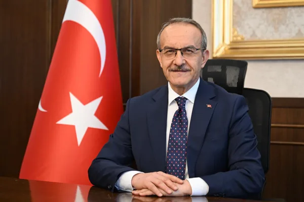 Malatya Valisi Seddar Yavuz,&nbsp;D&uuml;nya Yetimler G&uuml;n&uuml;'n&uuml;n, &ccedil;ocukların yalnız olmadığını hissettirmek,