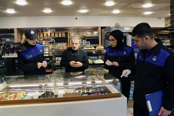 Belediyeden yapılan açıklamaya göre, zabıta ekipleri, özellikle Zümrütevler Mahallesi’nde hijyen,
