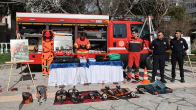 Muğla Büyükşehir Belediyesi, Deprem Haftası dolayısıyla Menteşe Sınırsızlık Meydanı’nda afet