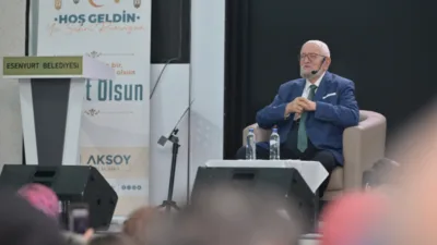 Esenyurt Belediyesi tarafından ramazan etkinlikleri kapsamında Cumhuriyet Meydanı’nda kurulan iftar