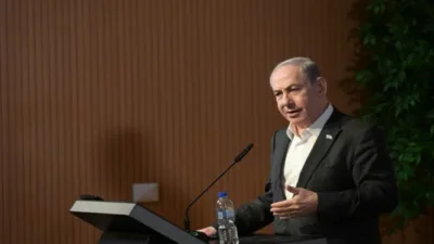 İsrail Başbakanı Binyamin Netanyahu, beraberinde Savunma Bakanı Yisrael Katz ve