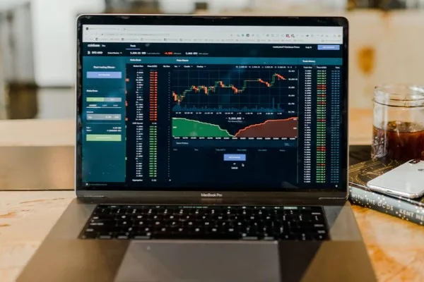 Pusula Yatırım'ın değerlendirmesinde, makroekonomik gelişmeler hız kesmeden devam etse de