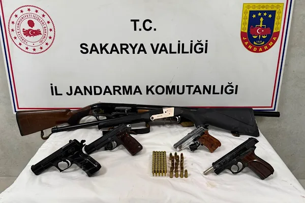 Sakarya İl Jandarma Komutanlığı&nbsp;ekiplerince, silah ticareti yaptığı tespit edilen ş&uuml;phelilere