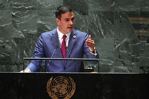 İspanya Başbakanı Pedro Sanchez, &uuml;lkesinin yeşil enerji d&ouml;n&uuml;ş&uuml;m&uuml; ve s&uuml;rd&uuml;r&uuml;lebilir