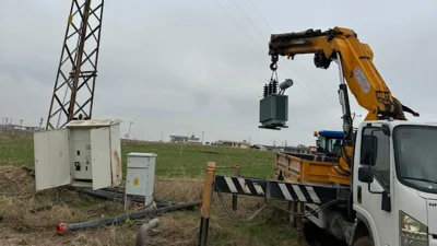 Dicle Elektrik ekipleri, Harran il&ccedil;esi Yenice Mahallesi kırsalındaki 50 d&ouml;n&uuml;ml&uuml;k