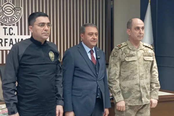 Şanlıurfa Valiliği toplantı salonunda d&uuml;zenlenen basın bilgilendirme toplantısında konuşan Şanlıurfa