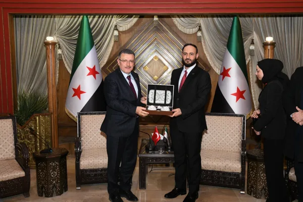 Trabzon Büyükşehir Belediye Başkanı Ahmet Metin Genç, Trabzon Valisi Tahir