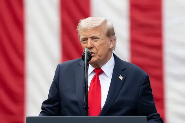 ABD Başkanı Trump, Orta Doğu’daki çeşitli ülkelerden binlerce kişinin tahliye edildiğini