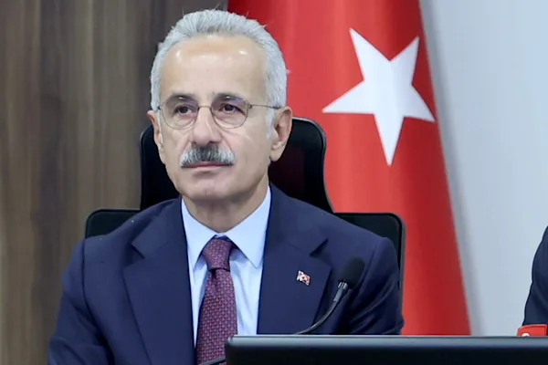 Ulaştırma ve Altyapı Bakanı Abdulkadir Uraloğlu, devam eden demir yolu