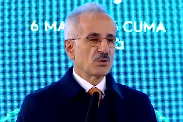Ulaştırma ve Altyapı Bakanı Abdulkadir Uraloğlu, bölgedeki hava sahası kısıtlamaları
