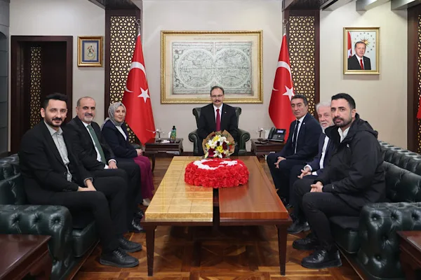 Gerçekleştirilen ziyarette; eczacılık mesleğinin toplum sağlığı açısından taşıdığı sorumluluklar, vatandaşların