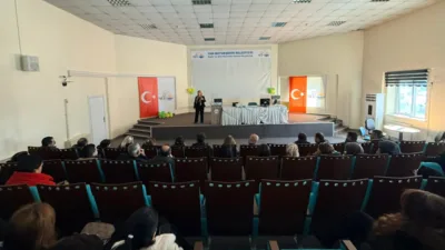 Kadın ve Aile Daire Başkanlığı Konferans Salonu&rsquo;nda ger&ccedil;ekleştirilen programa, B&uuml;y&uuml;kşehir