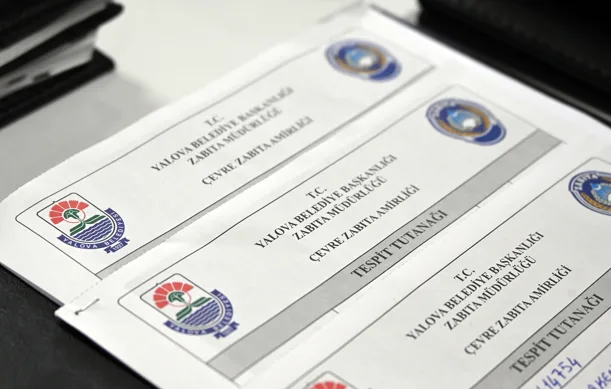 Yalova Belediyesi &Ccedil;evre Zabıta Amirliği ekipleri, ka&ccedil;ak yapılan d&ouml;k&uuml;mlerle ilgili