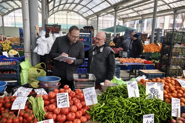 Yalova Belediyesi, Merkez Pazar Yeri&rsquo;nde kurulan Pazartesi, &Ccedil;arşamba ve Cumartesi