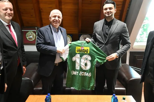 Zafer Partisi Genel Başkanı &Uuml;mit &Ouml;zdağ, Genel Sekreter Cezmi Polat,