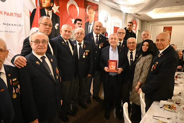 Zafer Partisi&nbsp;Bursa İl Başkanlığı tarafından d&uuml;zenlenen iftar programı, partililer ile