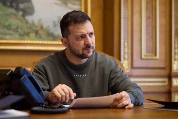 Ukrayna Devlet Başkanı  Zelenski, Fransa Cumhurbaşkanı Macron ile telefonda görüştü.