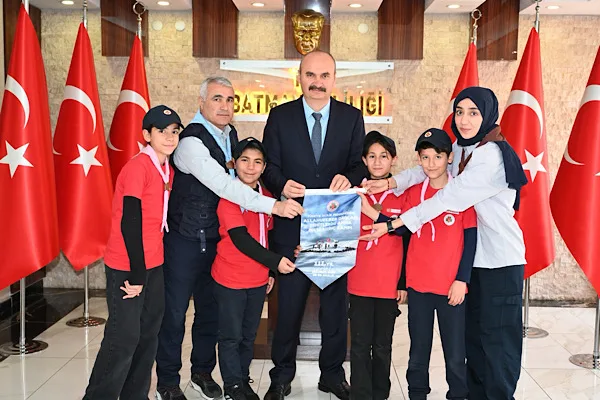 Batman Valiliği makamında gerçekleşen ziyarete Zeynelbey Spor Kulübü Başkanı Kübra